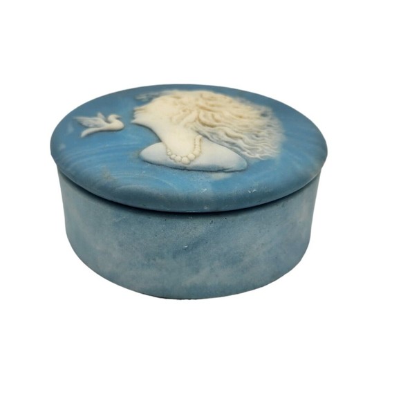 Vintage Blue Soapstone Trinket Box DESIGN GIFTS Woman's Face & a Dove Made n USA - Picture 2 of 7
